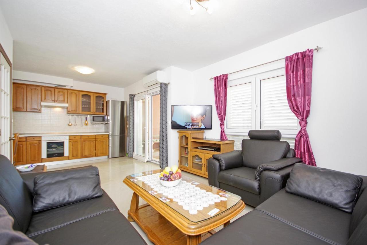Apartmani Cezar Makarska Esterno foto