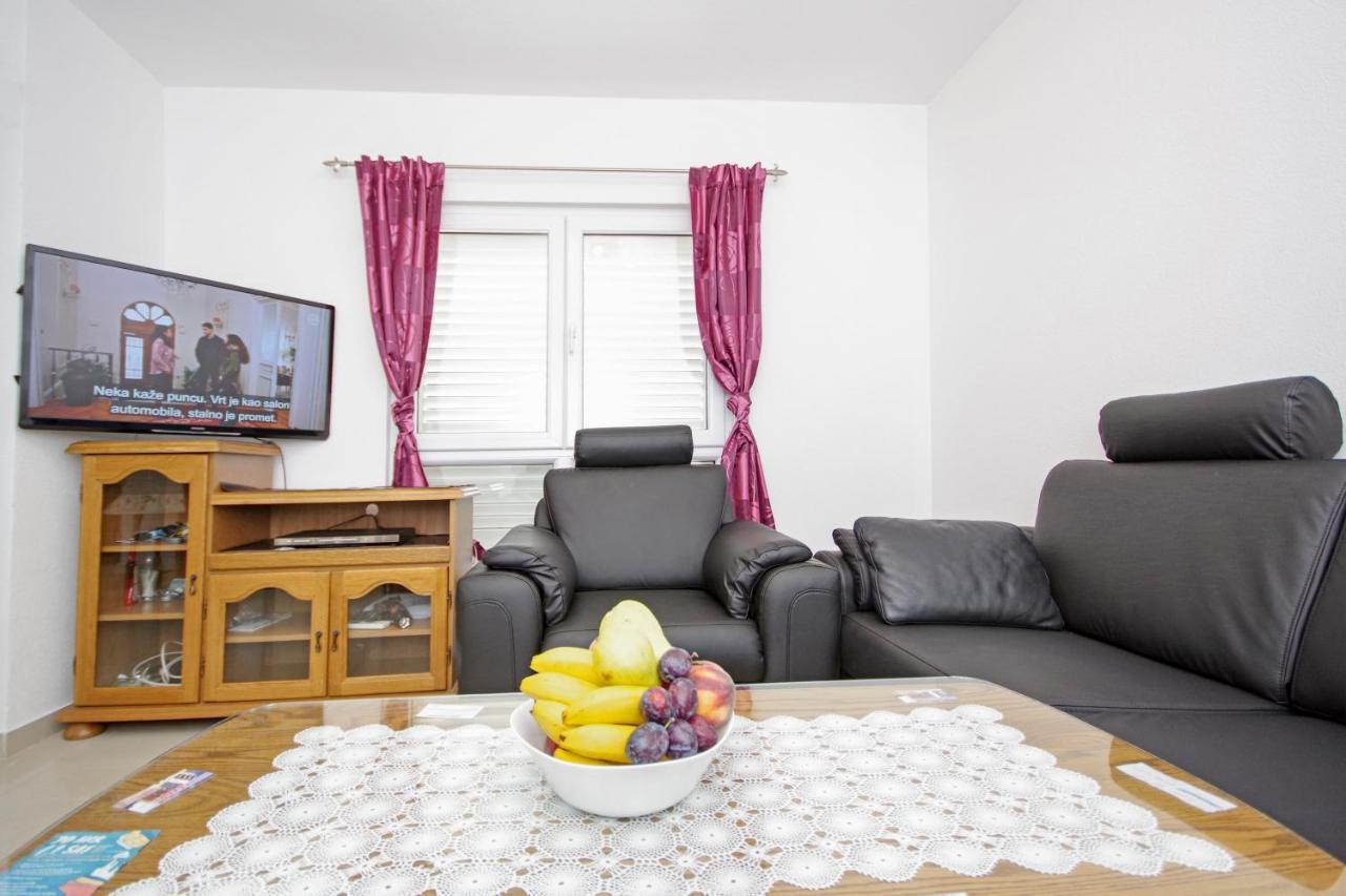 Apartmani Cezar Makarska Esterno foto